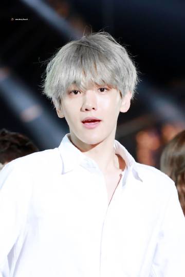 非著名歌手因寓目欧冠半决赛利物浦对阵巴萨的角逐砸电视再火一把:火狐电竞官方网站(图2) 火狐电竞官方网站