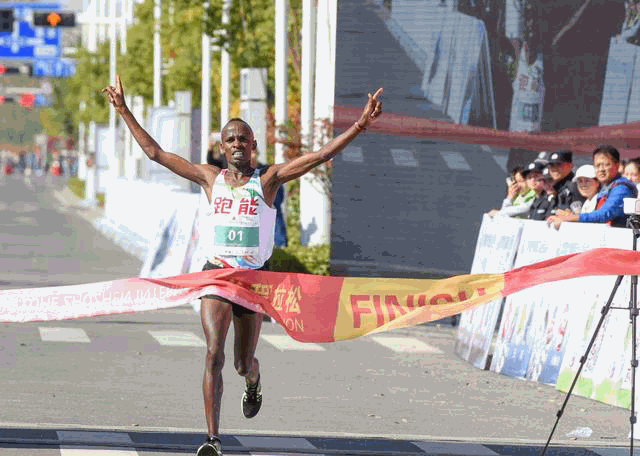 中国砚雕泰斗黎铿大师癸巳精品端砚问世_火狐电竞官方网站(图2) 火狐电竞官方网站