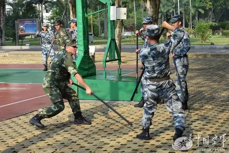 “火狐电竞”NBA球星经典招牌行动插画合集!让你收得手软!(图1) 火狐电竞