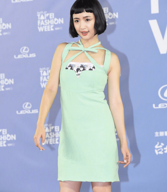 
林依晨出席台北时装周被抓拍 身材太过真实 蘑菇头发型认真吗？【火狐电竞官网】(图4)