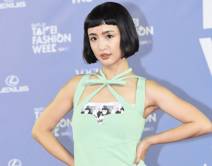 
林依晨出席台北时装周被抓拍 身材太过真实 蘑菇头发型认真吗？【火狐电竞官网】(图6)