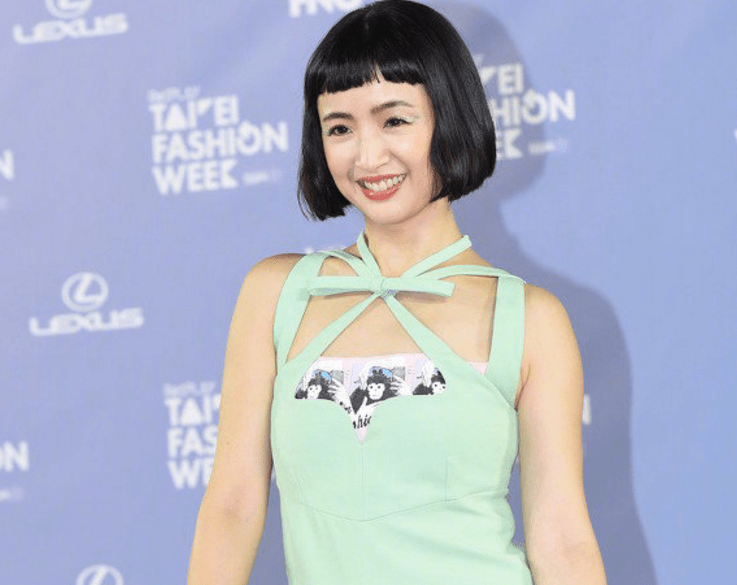 
林依晨出席台北时装周被抓拍 身材太过真实 蘑菇头发型认真吗？【火狐电竞官网】(图7)