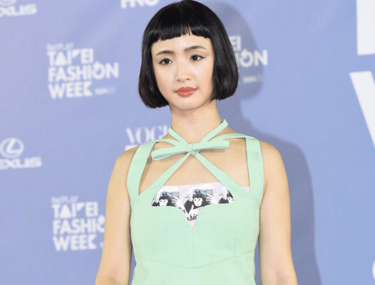 
林依晨出席台北时装周被抓拍 身材太过真实 蘑菇头发型认真吗？【火狐电竞官网】(图8)