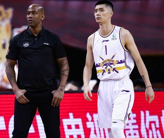 ‘火狐电竞官网’
愿成为中国男篮教练 同时不排挤做助教 马布里的亮相令球迷点赞(图6)