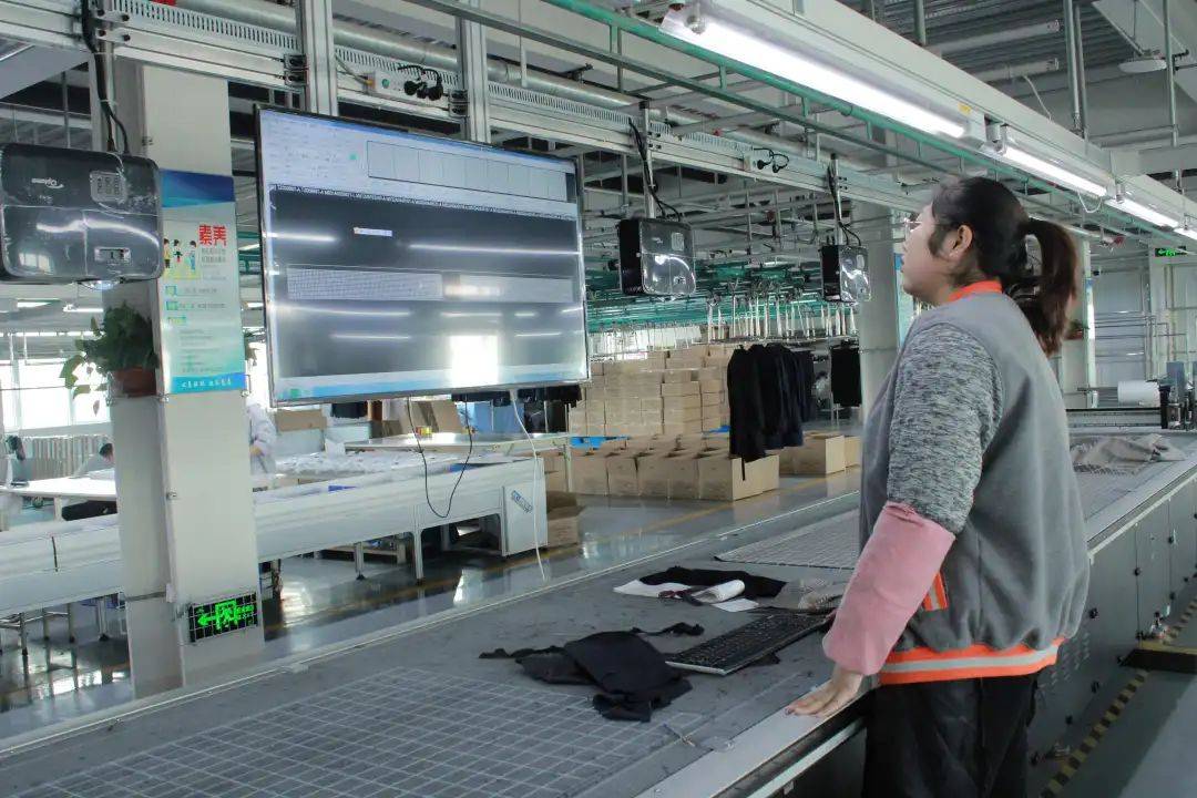 
【我为企业找订单】举世服装：数字化生产 加速企业生长！：火狐电竞官方网站(图2)