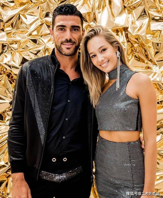 足坛十大最美球星太太团 险些全是名模和歌手 辣妹只能排在榜尾“火狐电竞”(图6)
足坛十大最美球星太太团 险些全是名模和歌手 辣妹只能排在榜尾“火狐电竞”(图6)