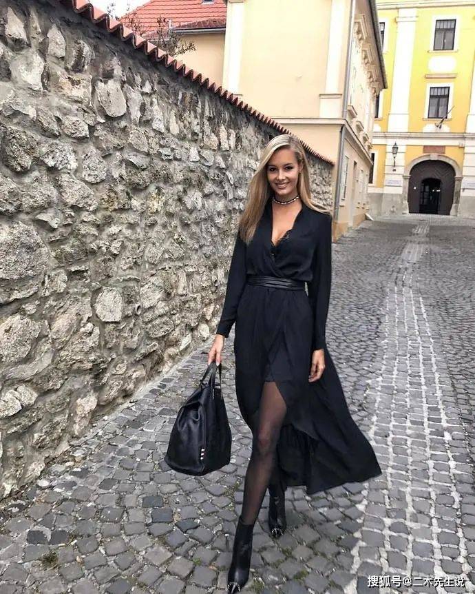 足坛十大最美球星太太团 险些全是名模和歌手 辣妹只能排在榜尾“火狐电竞”(图7)
足坛十大最美球星太太团 险些全是名模和歌手 辣妹只能排在榜尾“火狐电竞”(图7)