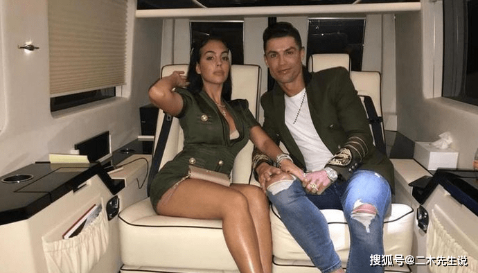 足坛十大最美球星太太团 险些全是名模和歌手 辣妹只能排在榜尾“火狐电竞”(图12)
足坛十大最美球星太太团 险些全是名模和歌手 辣妹只能排在榜尾“火狐电竞”(图12)