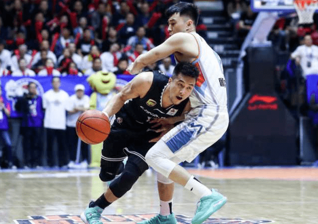 火狐电竞官方网站：
中国男篮第一控卫郭艾伦 前女友晒照 身材颜值堪称完美(图4)