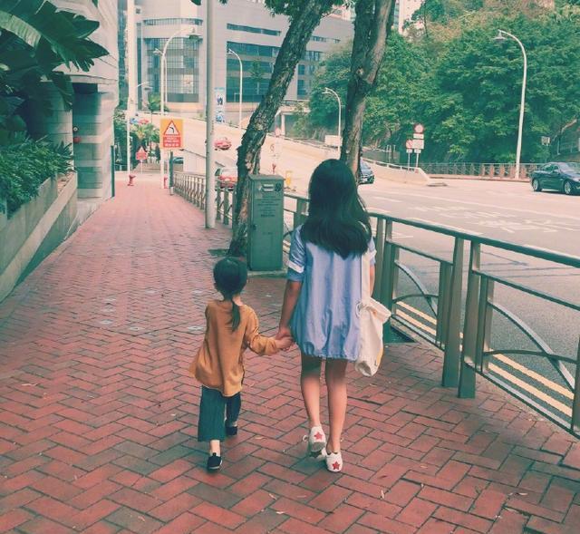 肖战请剧组吃烤全羊 宴会直播视频流出 黄景瑜下班赶剧组为庆生|火狐电竞官网(图1) 火狐电竞官方网站