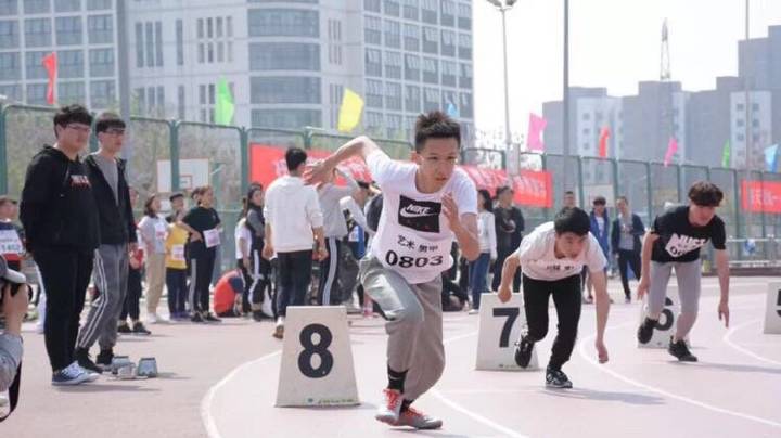 “火狐电竞”
欧文、沃尔新赛季造型雷人 NBA盛行留胡子和头发吗?(图4) 火狐电竞