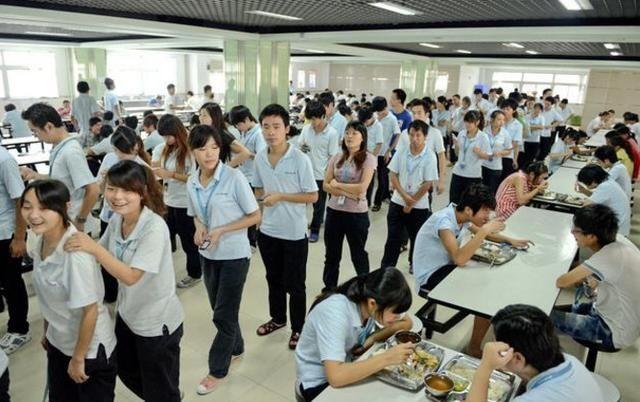 黑鲨推出30W充电器:双口设计 支持多种快充协议|火狐电竞(图1) 火狐电竞官网