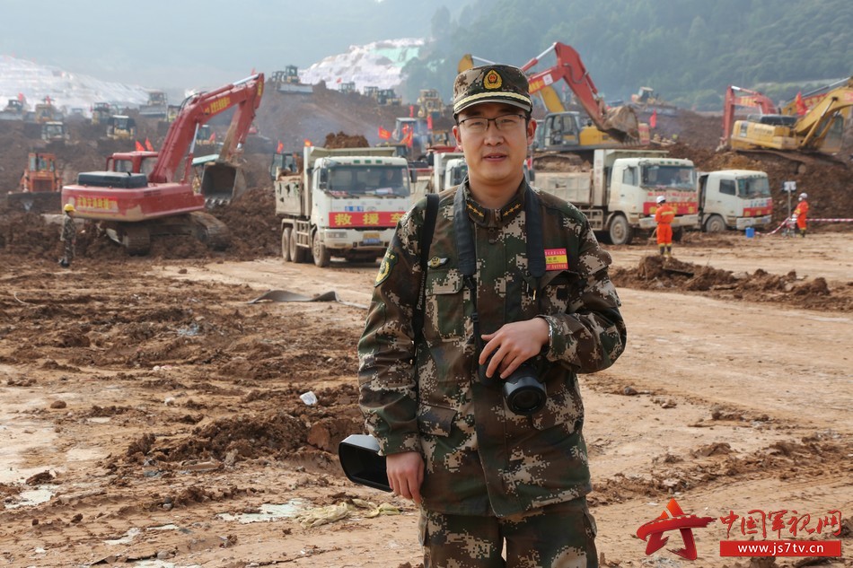 “火狐电竞官网”谢娜是把口罩当成面罩了吗,穿篮球服很运动,不知道她能看清路吗(图2) 火狐电竞官方网站