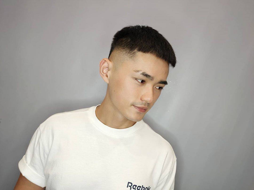 
还在剪“寸头”发型？2020下半年男生发型盛行趋势！：火狐电竞官网(图4)