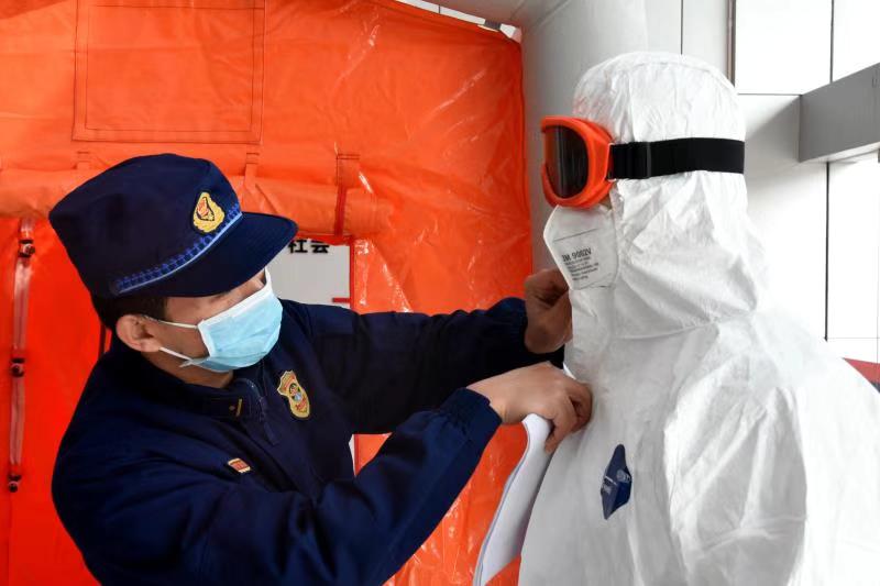 火狐电竞-旱情严重新疆伊犁畜牧业半年损失3.22亿(图1) 火狐电竞