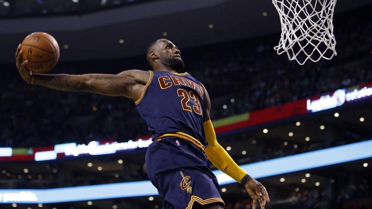 火狐电竞|
NBA最节俭的球星 身价16亿无私生活 比莱昂纳德还节俭！(图1)