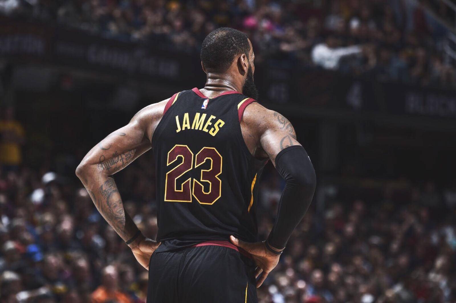 火狐电竞|
NBA最节俭的球星 身价16亿无私生活 比莱昂纳德还节俭！(图2)