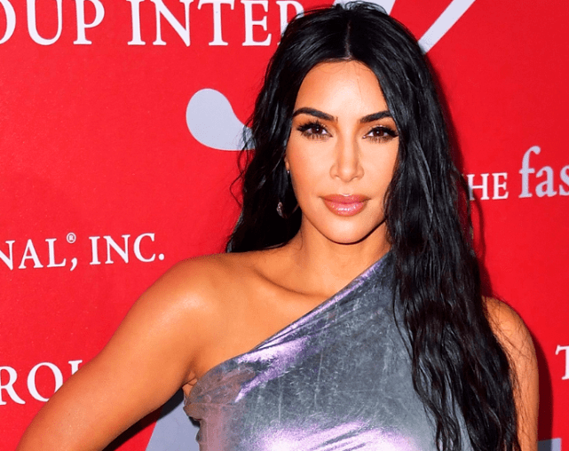 
金·卡戴珊取关闺蜜 NBA巨星皮蓬前妻曝侃爷深夜有此习惯“火狐电竞官方网站”(图5)